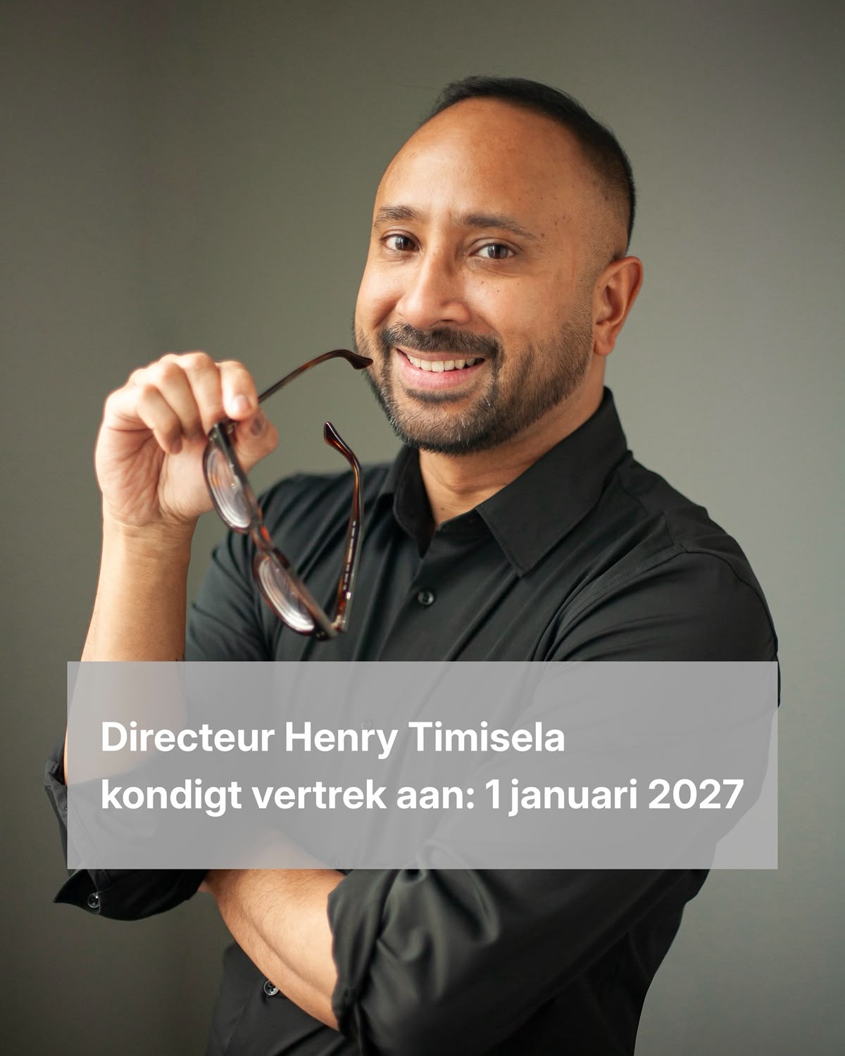 Instagrambeeld bij Directeur Henry Timisela kondigt vertrek aan: 1 januari 2027