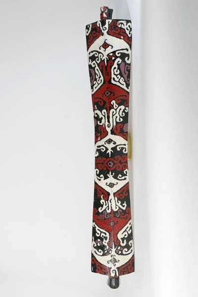 Gekleurd salawaku-schild, objectnummer OB10081, uit de collectie van Museum Maluku