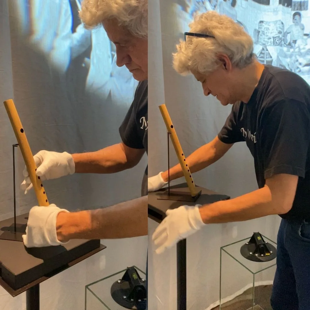 Ons land, column, een bamboefluit in ons land, conservator Huib Akihary
