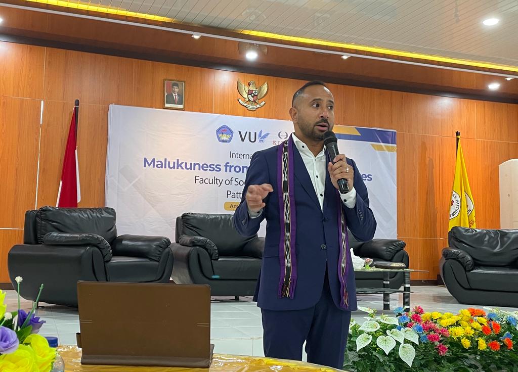 Museum Maluku Versterkt Internationale Samenwerking na Werkbezoek aan de Molukken, Presentatie van Museum Maluku tijdens seminar aan Pattimura Universiteit, Ambon.